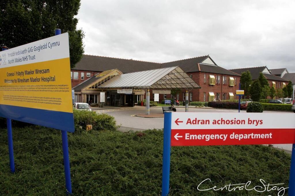Wrexham Central Stay Apartment Seven Εξωτερικό φωτογραφία